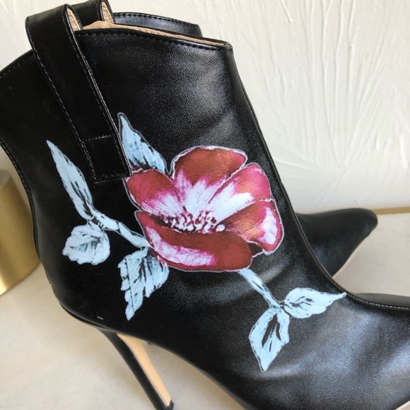 Western Style Black Boots - Picture 4 of 8